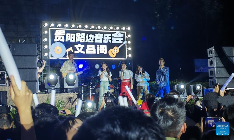 This photo taken on May 24, 2024 shows a roadside concert at the Wenchang Pavilion in Guiyang, southwest China's Guizhou Province. (Photo: Xinhua)