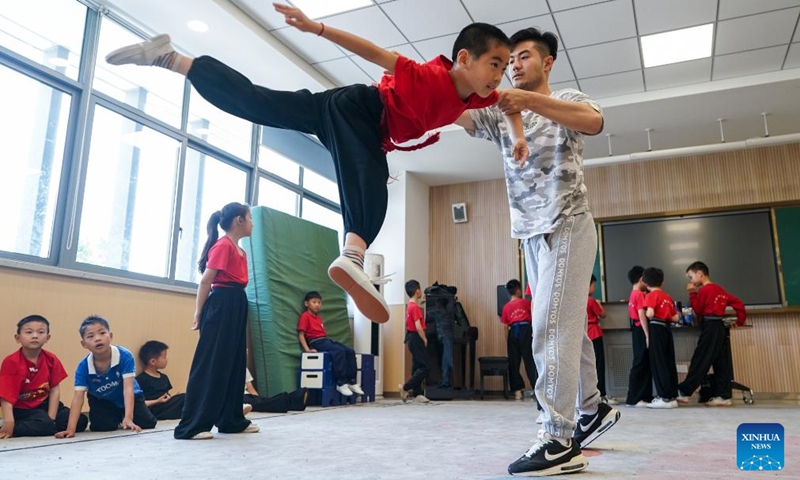 A pupil of the little Kunqu Opera training class practices basic skills of Kunqu Opera under the guidance of a teacher at Shipai Center Primary School of Kunshan in Kunshan City, east China's Jiangsu Province, May 26, 2024. (Photo: Xinhua)