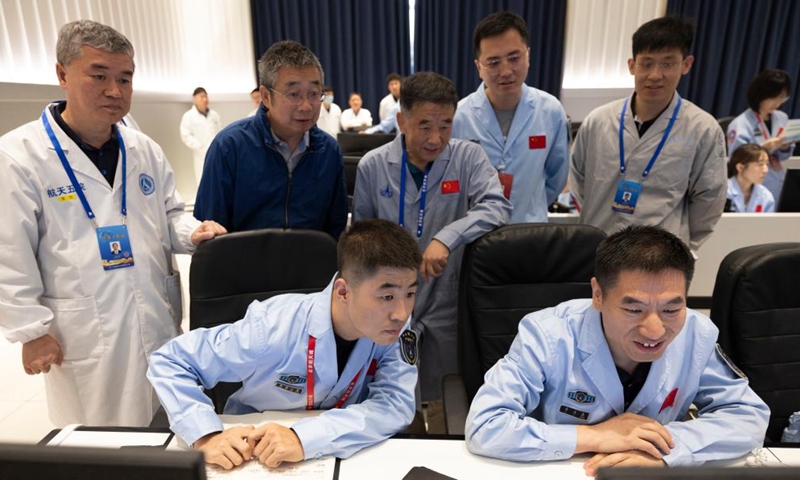 Technical personnel view data sent back by the lander-ascender combination of Chang'e-6 probe at the Beijing Aerospace Control Center (BACC) in Beijing, capital of China, June 2, 2024. China's Chang'e-6 touched down on the far side of the moon on Sunday morning, and will collect samples from this rarely explored terrain for the first time in human history, the China National Space Administration (CNSA) announced. (Photo: Xinhua)