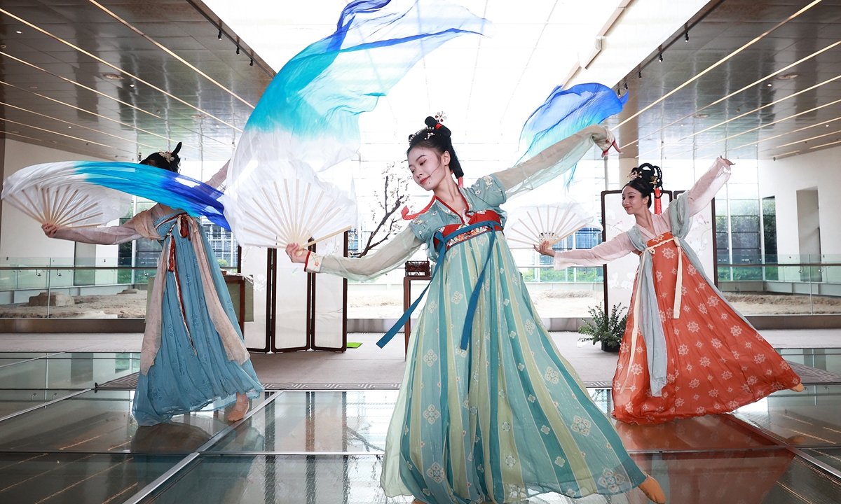 Performers in <em>hanfu</em>,  a traditional garment of the Han ethnic group, dance at the Great Bao'en Temple Ruins Museum. Photo: IC
