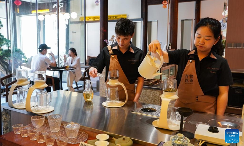 Tea mixologists make beverages at a shop in Huangshan City, east China's Anhui Province, May 23, 2024.  (Photo: Xinhua)