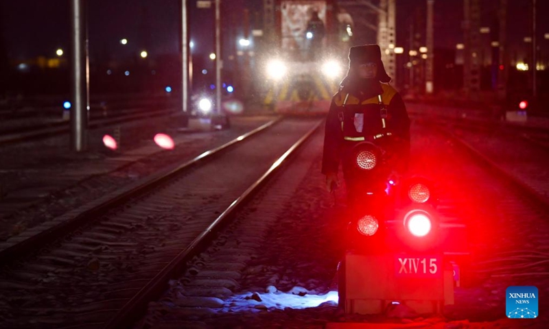 Kurkin Mamuleti works at the Horgos railway port in Horgos, northwest China's Xinjiang Uygur Autonomous Region, Jan. 16, 2024. (Photo: Xinhua)