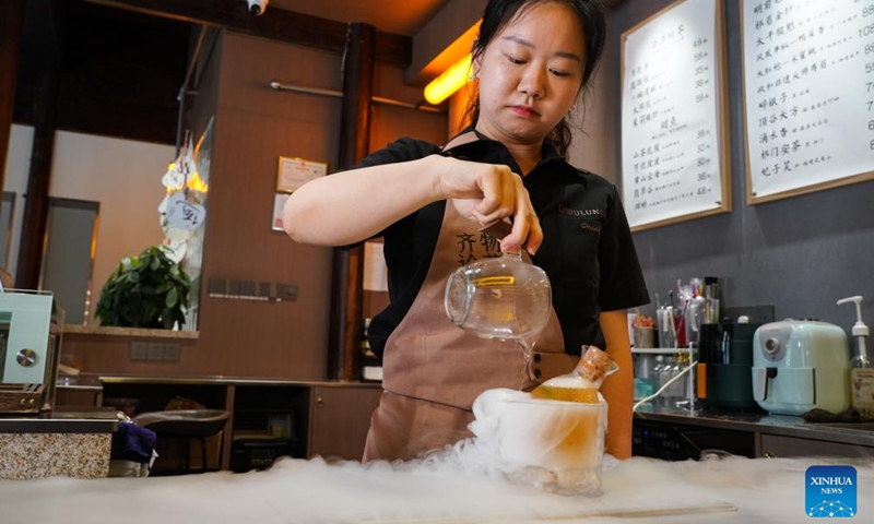 A tea mixologist makes a beverage at a shop in Huangshan City, east China's Anhui Province, May 23, 2024.  (Photo: Xinhua)