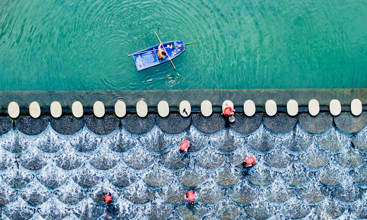 Volunteers clean up floating debris in a river in a village in Huzhou, East China's Zhejiang Province, on June 4, 2024, ahead of World Environment Day on June 5. Photo: VCG