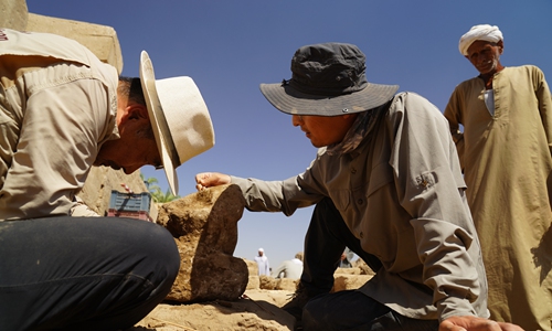 Archaeologists from the China-Egypt archaeological mission at work 
Photo: Courtesy of Jia Xiaobing