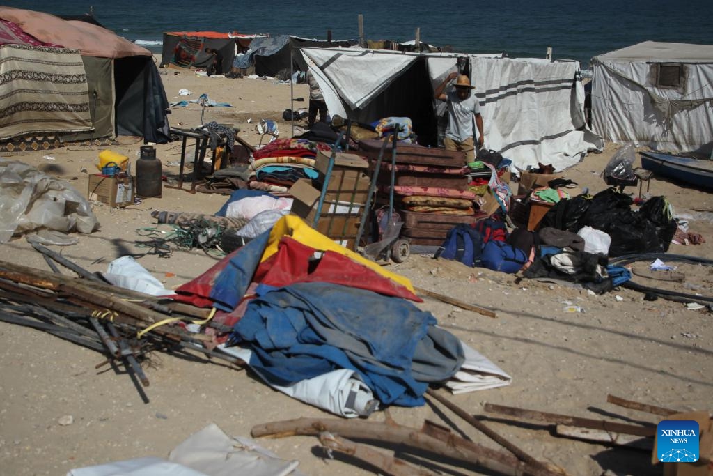 Palestinians who fled from Rafah are seen at a coast in the southern Gaza Strip, on June 4, 2024. A UN agency said on Monday that the Israeli operations in the southernmost Gazan city of Rafah have forced more than 1 million people to flee.(Photo: Xinhua)