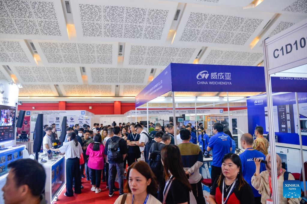 People visit the China Trade Fair Indonesia 2024 at the Jakarta International Expo in Jakarta, Indonesia, on June 4, 2024. The Seventh China Trade Fair Indonesia 2024 commenced at the Jakarta International Expo on Tuesday, attracting nearly 1,000 companies from 19 Chinese provinces and cities, including Zhejiang, Jiangsu, Guangdong, Shandong, and the Hong Kong Special Administrative Region, along with local Indonesian businesses.(Photo: Xinhua)