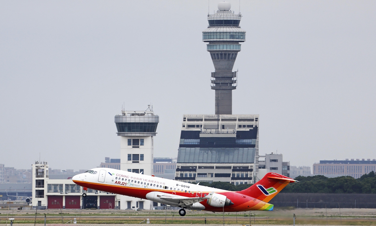 An ARJ21 regional aircraft using sustainable aviation fuel (SAF) takes off from Shanghai Pudong International Airport on a demonstration flight on June 5, 2024. SAF is a liquid aviation fuel alternative to traditional jet fuel. It can reduce carbon emissions by up to 80 percent over the fuel's life cycle compared with conventional jet fuel, according to Xinhua.Photo: cnsphoto