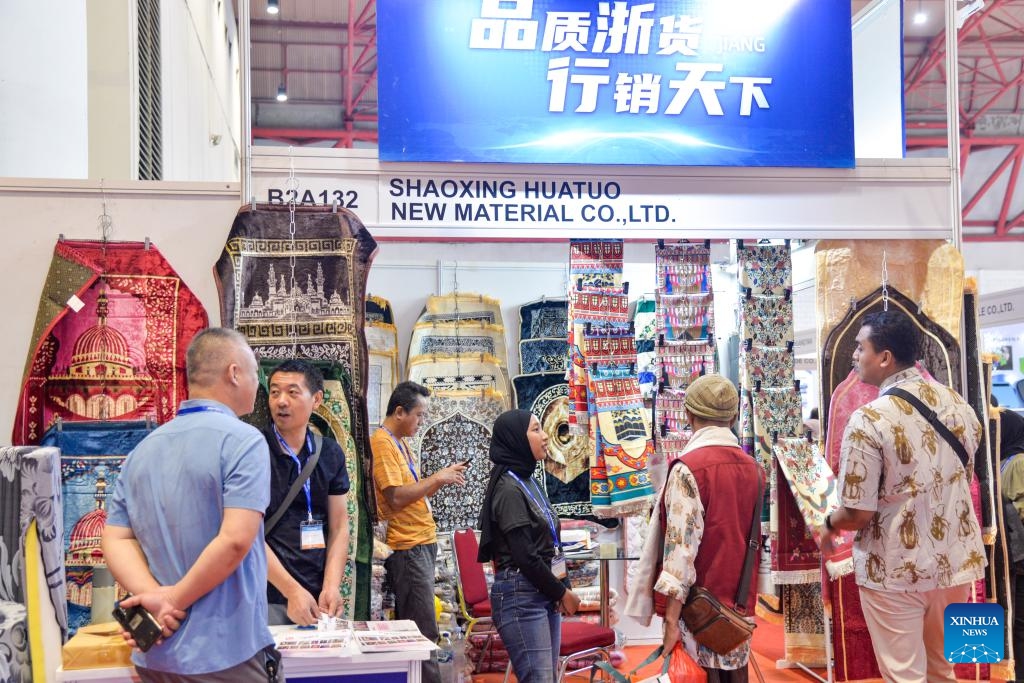 People visit the China Trade Fair Indonesia 2024 at the Jakarta International Expo in Jakarta, Indonesia, on June 4, 2024. The Seventh China Trade Fair Indonesia 2024 commenced at the Jakarta International Expo on Tuesday, attracting nearly 1,000 companies from 19 Chinese provinces and cities, including Zhejiang, Jiangsu, Guangdong, Shandong, and the Hong Kong Special Administrative Region, along with local Indonesian businesses.(Photo: Xinhua)