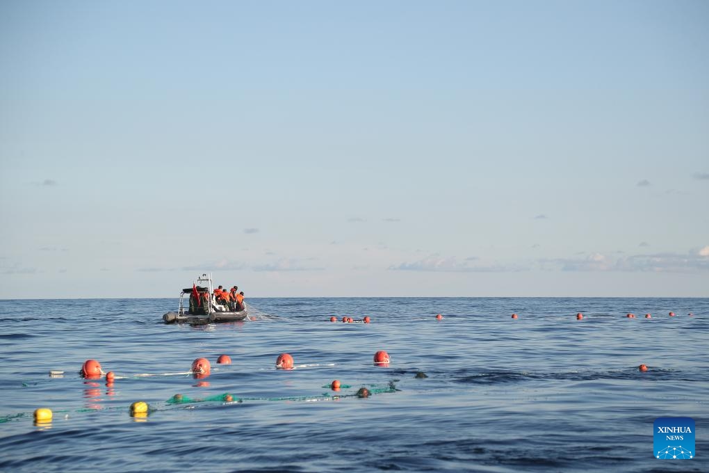 Law enforcers of China Coast Guard check Chinese fishermen's nets damaged by Philippine personnel in Ren'ai Jiao and the surrounding territorial sea on May 15, 2024. Recently, in China's Ren'ai Jiao and the surrounding territorial sea, personnel from the illegally grounded Philippine navy transport ship Sierra Madre repeatedly damaged Chinese fishermen's nets.(Photo: Xinhua)