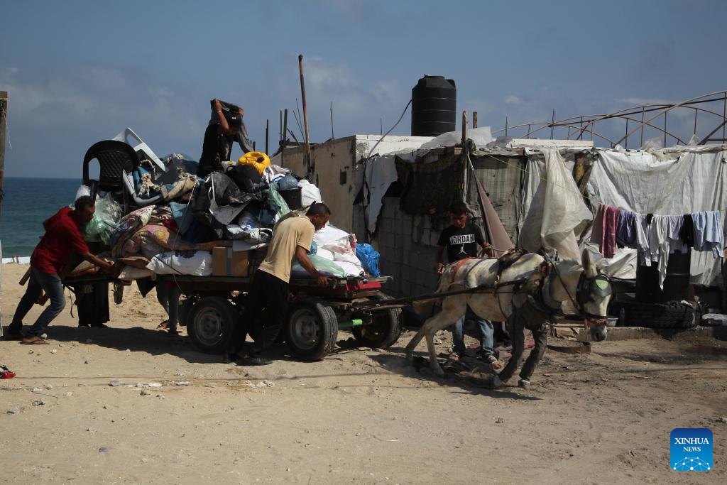 Palestinians who fled from Rafah are seen at a coast in the southern Gaza Strip, on June 4, 2024. A UN agency said on Monday that the Israeli operations in the southernmost Gazan city of Rafah have forced more than 1 million people to flee.(Photo: Xinhua)