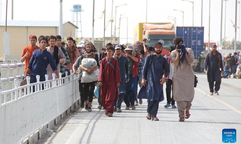 People enter Afghanistan via the Abresham crossing point from Iran in west Afghanistan's Nimroz Province, June 4, 2024. More than 300 Afghan refugee families have returned home from Pakistan and Iran over the past couple of days, reported the state-run Bakhtar news agency on Tuesday.(Photo: Xinhua)