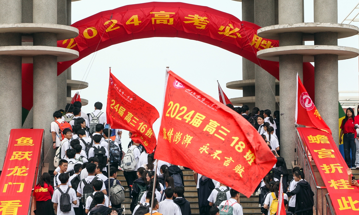 A middle school in Jiaozuo, Central China's Henan Province holds a grand ceremony to boost morale for senior high school students on June 6, 2024, ahead of the annual national college entrance examination, or gaokao. According to the Ministry of Education, a total of 13.42 million students have registered for this year's gaokao, an increase of 510,000 students from 2023. Photo: VCG