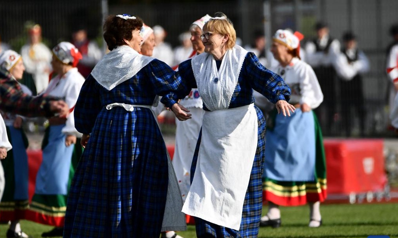 People in traditional Estonian folk costumes take part in a dance celebration in Johvi, Estonia on June 8, 2024. More than 1,200 folk dancers from about 100 troops took part in the celebration. (Photo: Xinhua)