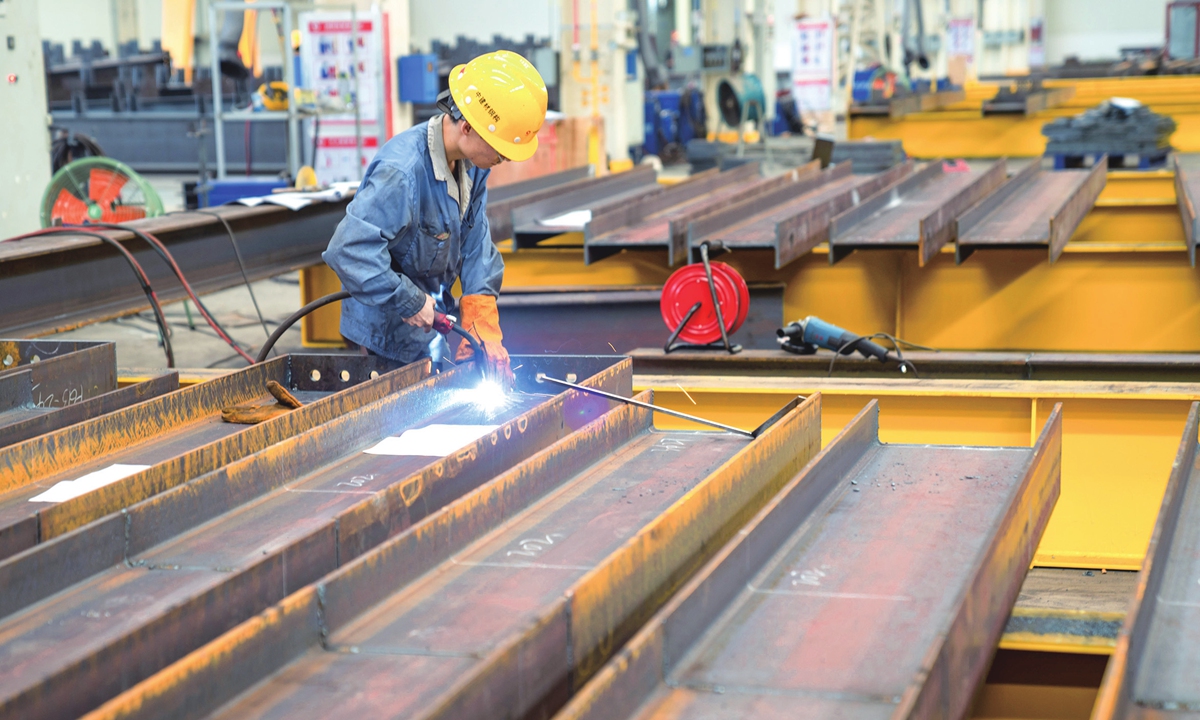 A worker in Hefei, East China's Anhui Province, gives up the Dragon Boat Festival holidays to speed up the production of steel in an economic demonstration park on June 10, 2024. China's steel export orders have been consistently improving this year. From January to May, steel exports increased by 24.7 percent year-on-year, showing a continuous trend of recovery, according to the General Administration of Customs.
Photo: VCG