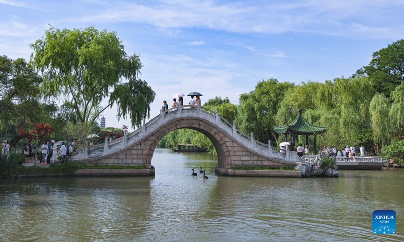 Tourists visit the Slender West Lake scenic spot in Yangzhou, east China's Jiangsu Province, June 10, 2024. China saw 110 million domestic tourist trips made during the three-day Dragon Boat Festival holiday, up 6.3 percent from the same period last year, the Ministry of Culture and Tourism said Monday. (Photo: Xinhua)