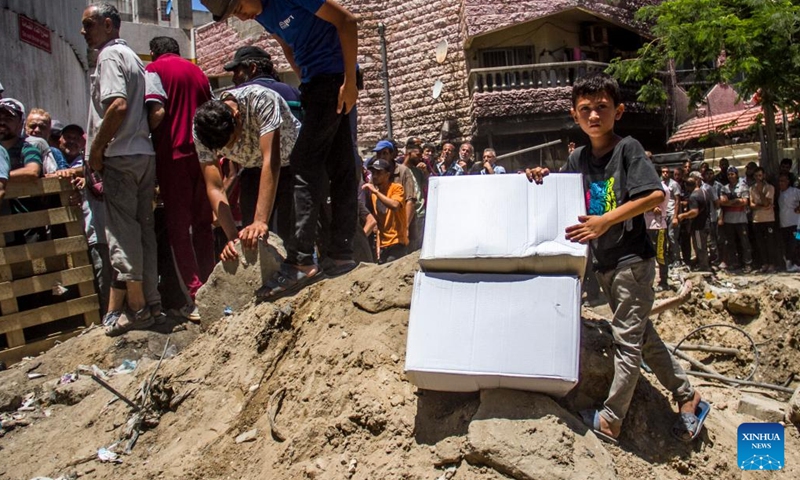 Palestinians gather to receive food aid in the Sheikh Radwan area in northern Gaza City, on June 11, 2024. (Photo: Xinhua)