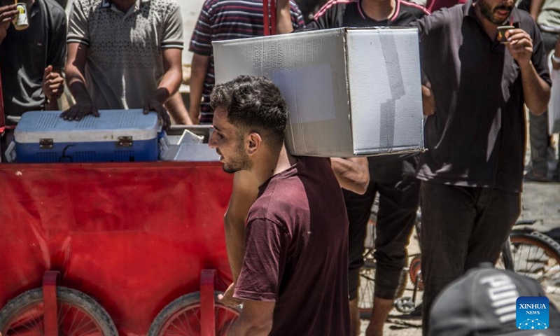 Palestinians gather to receive food aid in the Sheikh Radwan area in northern Gaza City, on June 11, 2024. (Photo: Xinhua)