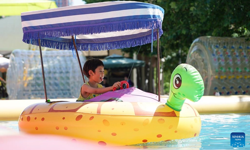 A child plays at Chaoyang Park in Beijing, capital of China, June 9, 2024. (Photo: Xinhua)