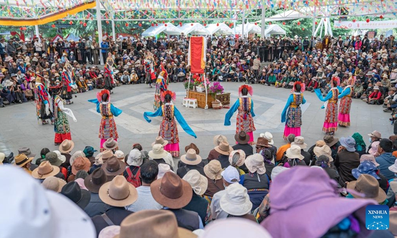 Folk artists stage a Tibetan opera performance near the Potala Palace in Lhasa, southwest China's Xizang Autonomous Region, June 11, 2024. A five-day Tibetan opera show kicked off here on June 9. (Photo: Xinhua)