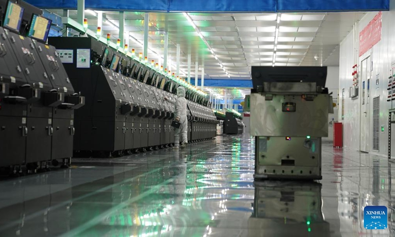 An AGV (automated guided vehicle) conducts transporting operations automatically at a workshop in Nanchang of China's Jiangxi Province, June 4, 2024. With the application of technologies such as 5G and BeiDou Navigation Satellite System, the intelligent level of traditional industries in China's central region has been upgraded in recent years. (Photo: Xinhua)