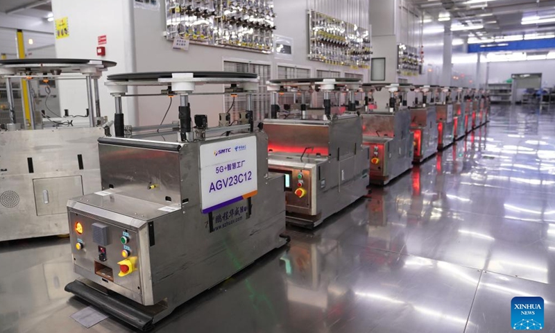 An AGV (automated guided vehicle) conducts transporting operations automatically at a workshop in Nanchang of China's Jiangxi Province, June 4, 2024. With the application of technologies such as 5G and BeiDou Navigation Satellite System, the intelligent level of traditional industries in China's central region has been upgraded in recent years. (Photo: Xinhua)