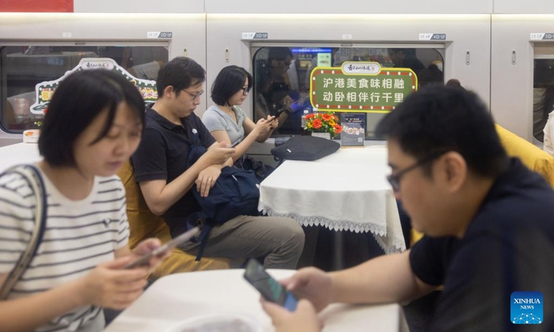 Passengers boarding the high-speed sleeper train D907 bound for Hong Kong's West Kowloon Station wait for the departure at Shanghai Hongqiao Railway Station in east China's Shanghai, June 15, 2024. (Photo: Xinhua)