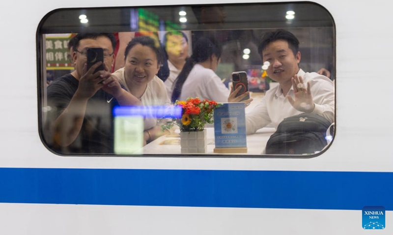 Passengers boarding the high-speed sleeper train D907 bound for Hong Kong's West Kowloon Station wave good-bye at Shanghai Hongqiao Railway Station in east China's Shanghai, June 15, 2024. (Photo: Xinhua)