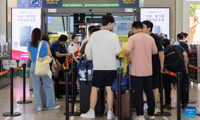 Passengers wait in line to check in for the high-speed sleeper train D907 bound for Hong Kong's West Kowloon Station at Shanghai Hongqiao Railway Station in east China's Shanghai, June 15, 2024. (Photo: Xinhua)