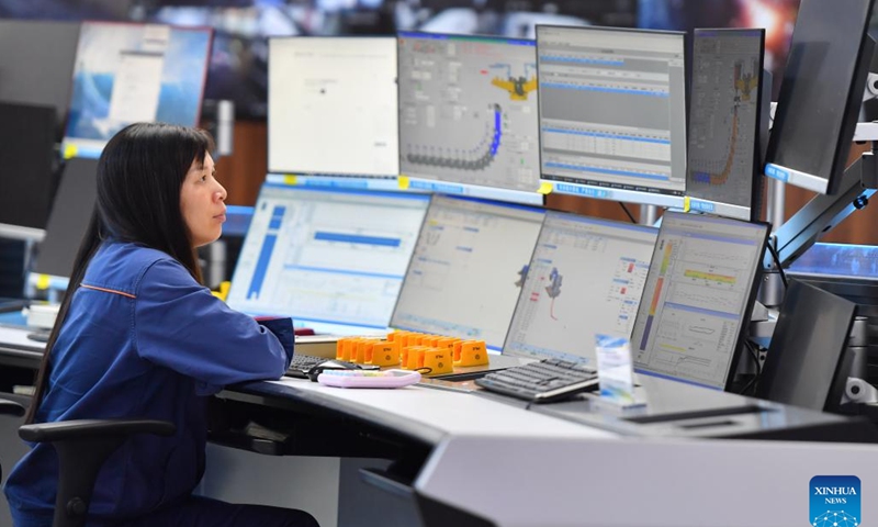 A worker operates casting equipment remotely at an intelligent center of an iron and steel factory in Xiangtan, central China's Hunan Province, June 13, 2024. With the application of technologies such as 5G and BeiDou Navigation Satellite System, the intelligent level of traditional industries in China's central region has been upgraded in recent years. (Photo: Xinhua)