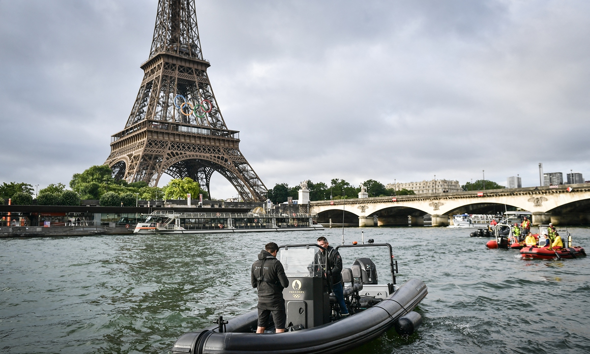 Organizers units take part in a fleet technical test of the athletes' parade, pass on the river scene for the opening ceremony of the Paris 2024 Olympic and Paralympic Games, in Paris on June 17, 2024. Photo: VCG