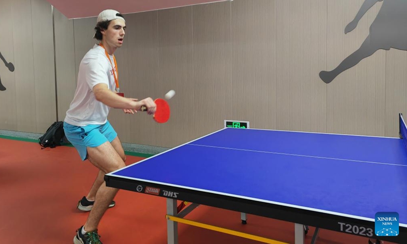 Brody Tate Clarke from Iowa City High School takes a table tennis class at Shijiazhuang Foreign Language School in Shijiazhuang, north China's Hebei Province, June 8, 2024. (Photo: Xinhua)