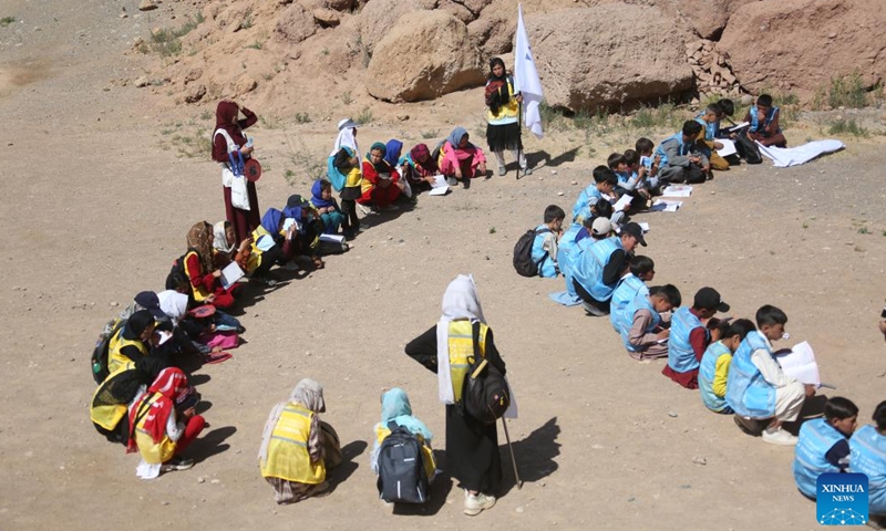 This photo taken on June 16, 2024 shows an outdoor class aimed at promoting cultural relics protection for Afghan primary school students in Bamiyan Province, central Afghanistan. (Photo: Xinhua)