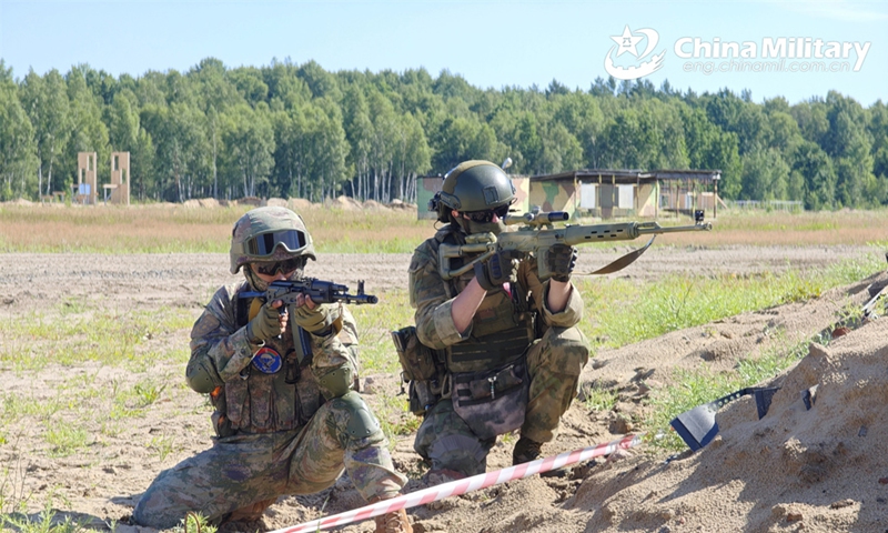 Chinese and Belarusian soldiers practice tactical coordination in the single subject mixed-group adaptive training of the China-Belarus Eagle Assault-2024 joint army training on July 9, 2024. China and Belarus held the Eagle Assault-2024 joint army training to enhance the training levels and coordination capabilities of the participating troops and deepen practical cooperation between the two armies. (eng.chinamil.com.cn/Photo by Wang Hongyang)