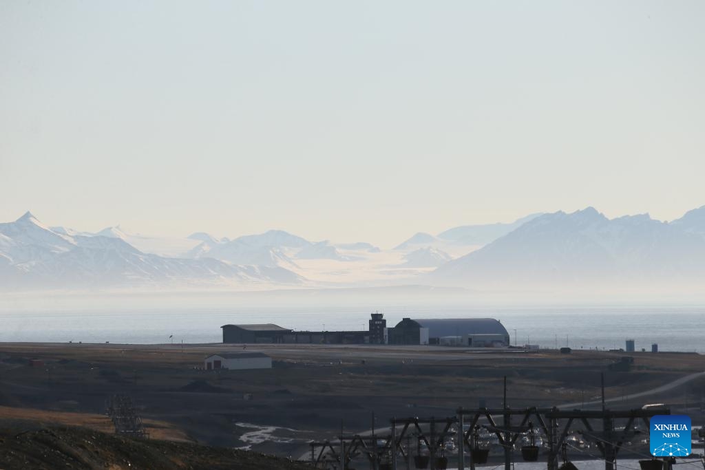 This photo taken on June 18, 2024 shows a midnight view of Longyearbyen Airport in Svalbard, Norway. Longyearbyen is situated within the Svalbard archipelago at a latitude of approximately 78 degrees north, about 1,300 kilometers from the North Pole (Photo: Xinhua)