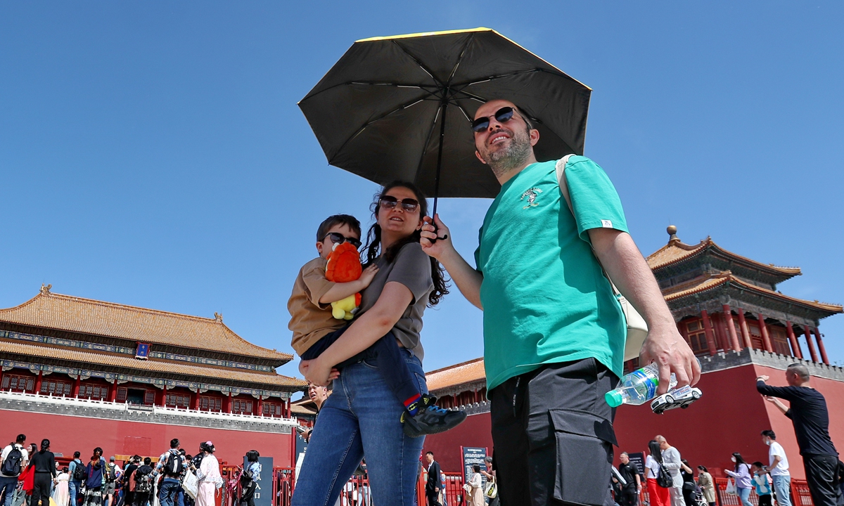 Foreign travelers visit the Forbidden City in Beijing during a sunny day on April 7, 2024.Photo: VCG