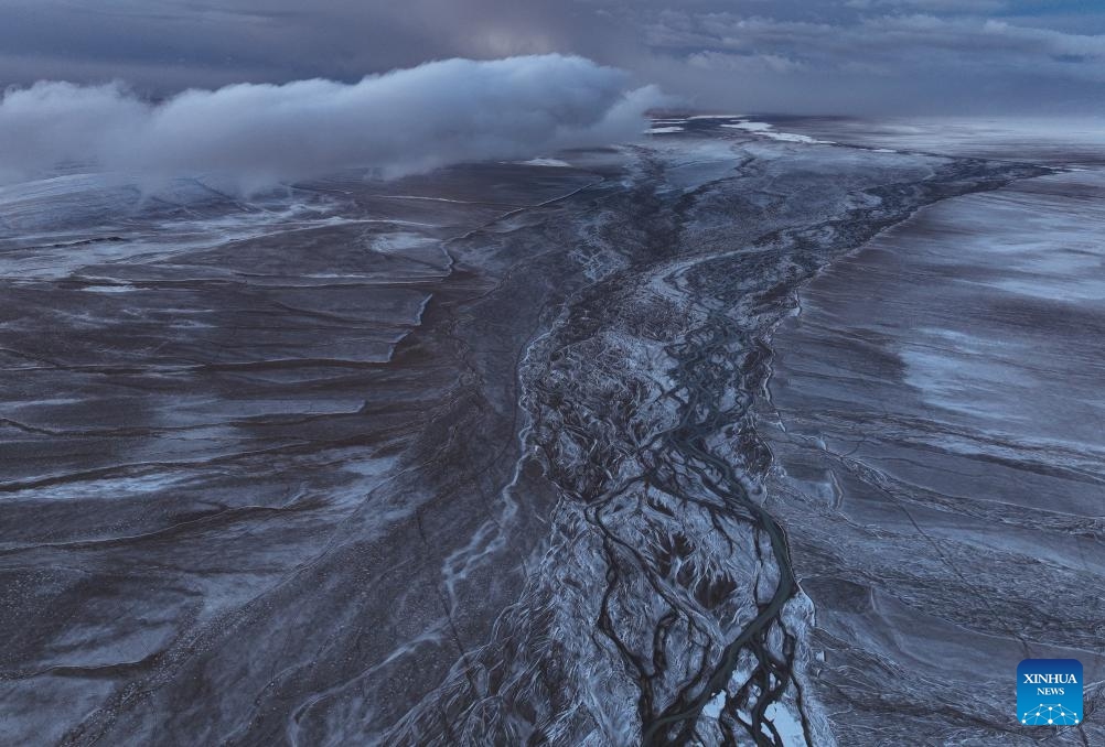 An aerial drone photo taken on June 15, 2024 shows a view of the Tianshui River in the Qiangtang National Nature Reserve in southwest China's Xizang Autonomous Region. Tianshui River is an important migratory passage for pregnant Tibetan antelopes in the Qiangtang National Nature Reserve.(Photo: Xinhua)