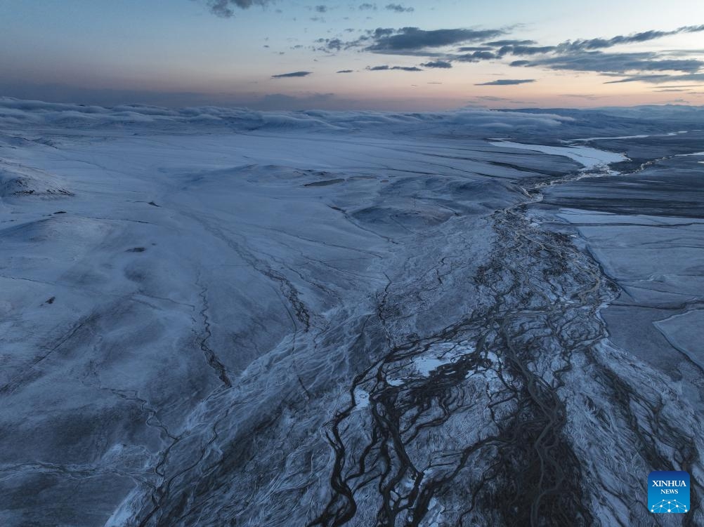 An aerial drone photo taken on June 15, 2024 shows a view of the Tianshui River in the Qiangtang National Nature Reserve in southwest China's Xizang Autonomous Region. Tianshui River is an important migratory passage for pregnant Tibetan antelopes in the Qiangtang National Nature Reserve.(Photo: Xinhua)