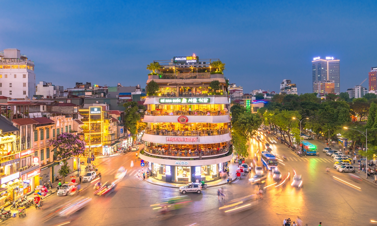 Night view of Hanoi, the capital of Vietnam 
Photo: VCG