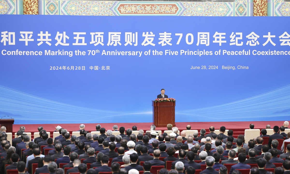 Le président chinois Xi Jinping prononce un discours important lors de la conférence marquant le 70e anniversaire des cinq principes de coexistence pacifique qui s’est tenue le 28 juin 2024 à Beijing. Photo : Xinhua
