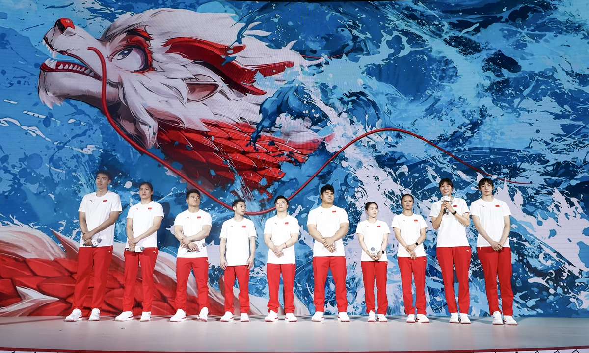 Athletes unveil the Chinese delegation uniform for medal awarding ceremonies at the upcoming Paris Olympic Games, in Beijing on June 25, 2024. The Paris Olympic Games will be held from July 26 to August 11 in the French capital. 
Photos: Courtesy of the Chinese Olympic Committee