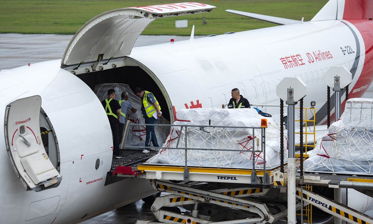 Cargo flight JG2819 is unloaded after arriving in Wuhu Xuanzhou Airport in East China's Auhui Province from Vietnamese capital Hanoi on June 28, 2024, marking the opening of the airport's first international cargo flight route. Photo: cnsphoto  