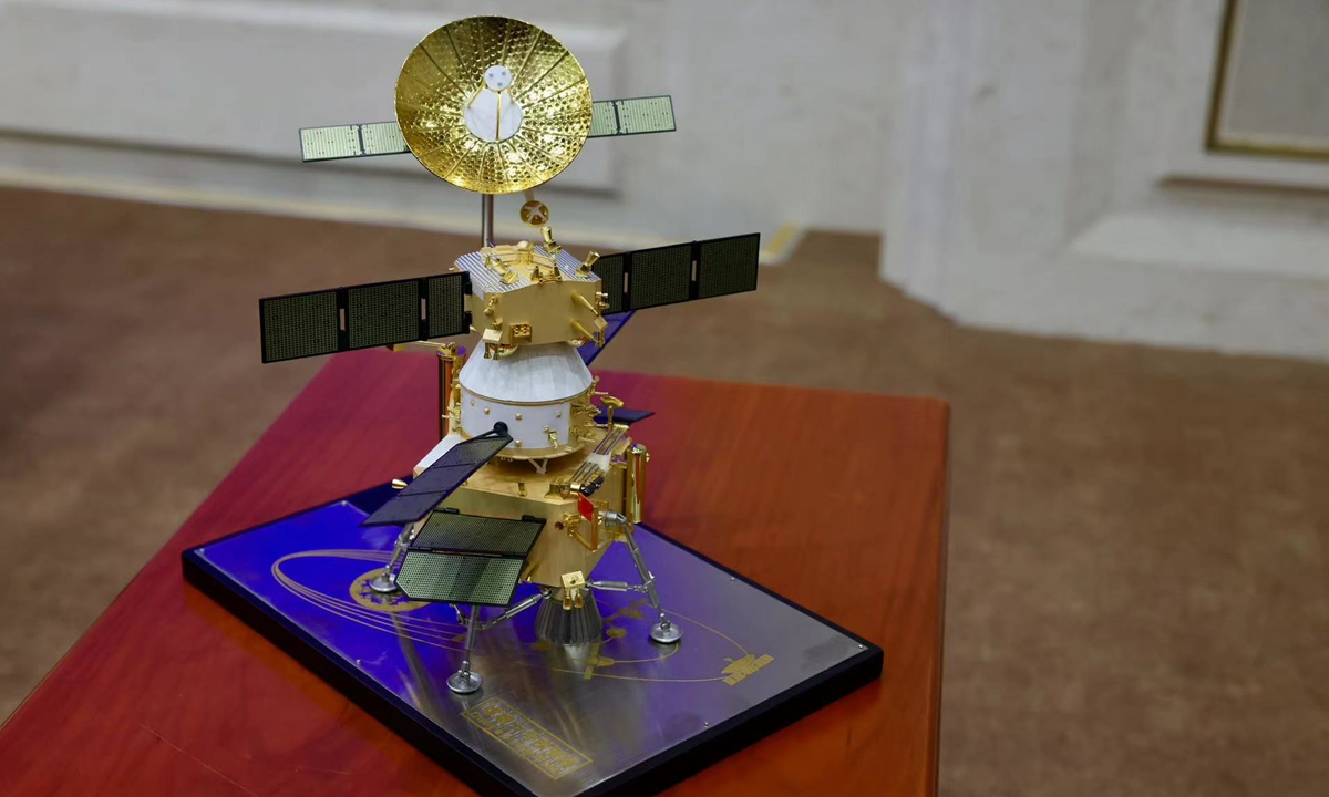 A miniature of the Chang'e-6 probe is on display at a special mission briefing held by the State Council Information Office on June 27, 2024. China will unveil the weight of the first samples taken from the far side of the moon by the Chang'e-6 mission on June 28. (See story on Page 4) Photo: Deng Xiaoci/GT