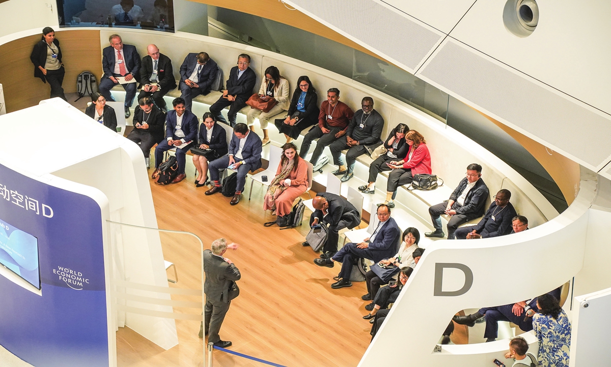 Participants of the 2024 Summer Davos meeting exchange opinions and communicate in the interactive discussion area on June 25, 2024 in Dalian, Northeast China's Liaoning Province. Photo: VCG