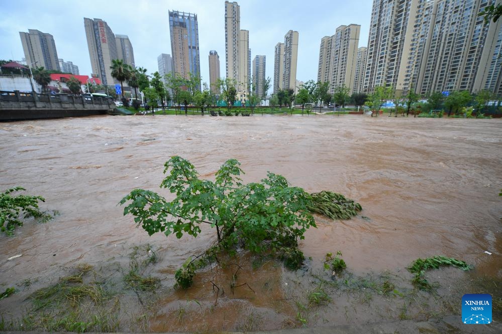 This photo shows the rising water level of a river in Changsha, central China's Hunan Province, June 24, 2024. On Monday, Changsha of central China's Hunan Province saw 15 waterlogged roads after intense rain. The city has launched a Level III emergency response for floods.(Photo: Xinhua)