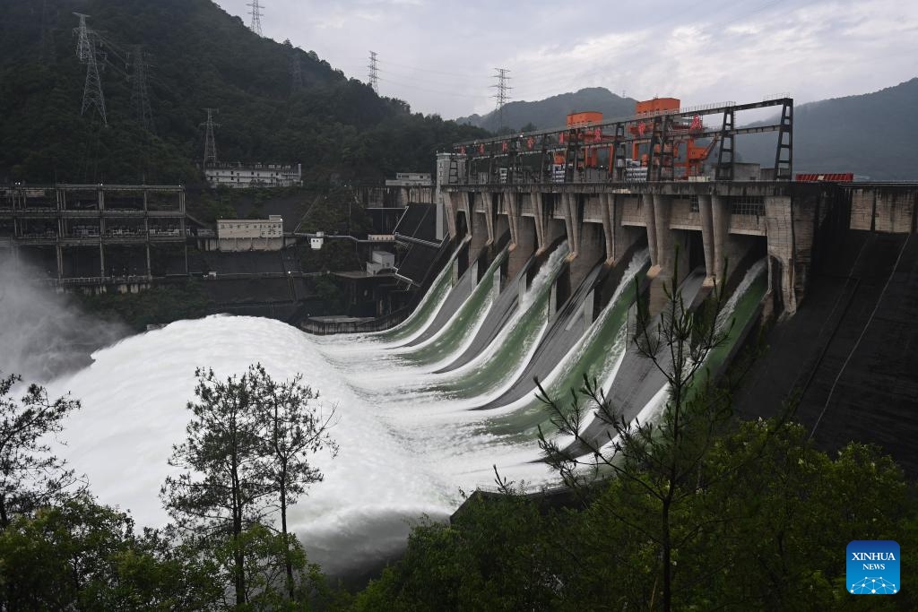 This photo taken on June 24, 2024 shows the Xin'an River Reservoir releasing water for flood control in Jiande City, east China's Zhejiang Province. China's State Flood Control and Drought Relief Headquarters on Monday raised emergency responses to flooding to Level III in the eastern province of Zhejiang.(Photo: Xinhua)