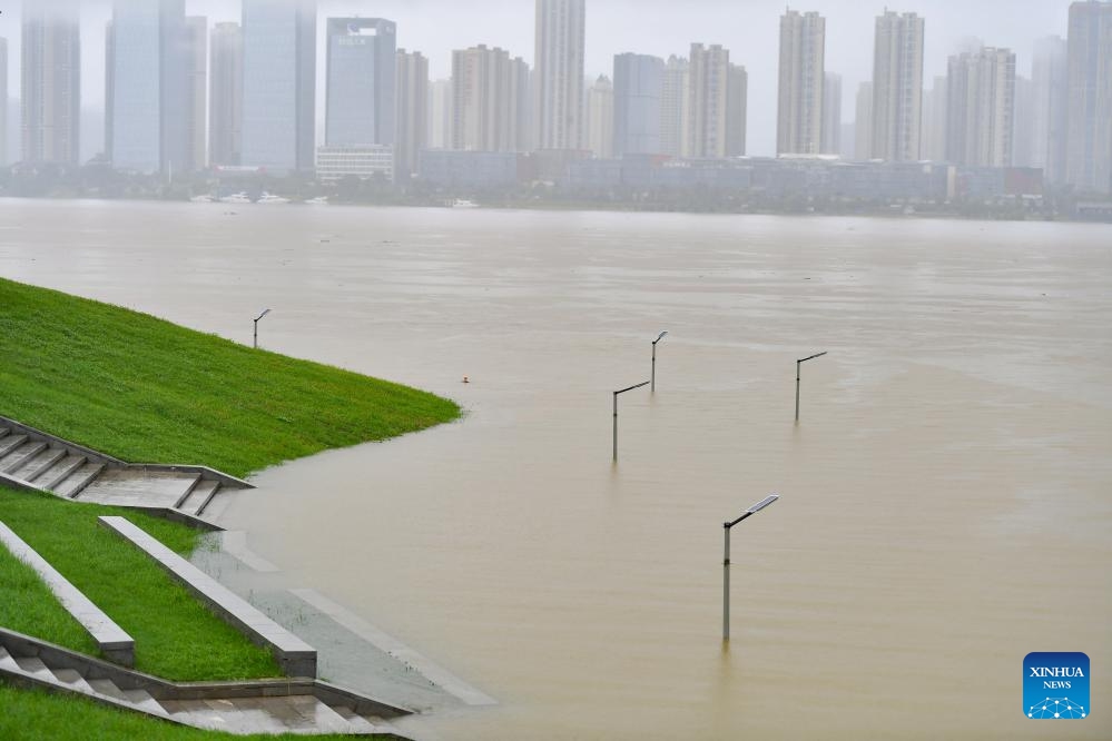 This photo taken on June 26, 2024 shows a flooded riverside sightseeing area in Changsha, central China's Hunan Province. Due to continuous heavy rainfall, water level recorded at the Changsha hydrological observation station reached to 36.75 meters at 1:32 p.m. on Wednesday, 0.75 meters above the alert line.(Photo: Xinhua)