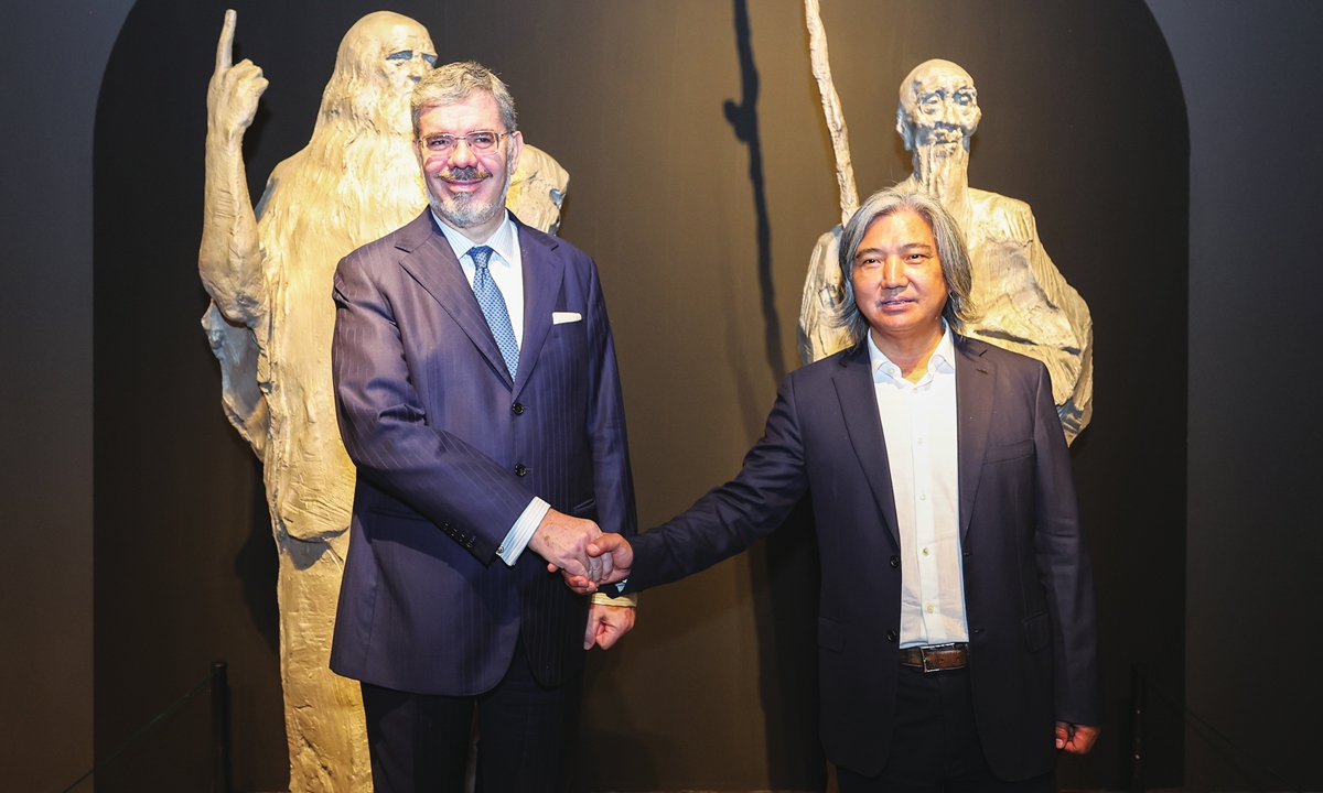 Wu Weishan (right), director of the National Art Museum of China, meets Italian Ambassador to China Massimo Ambrosetti at the opening ceremony in Beijing on June 25. Photo: Courtesy of NAMOC