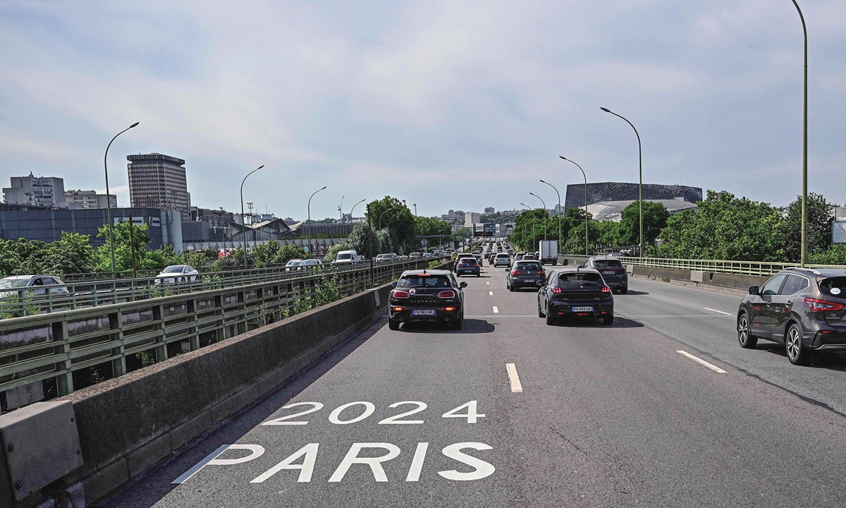 This general view shows the Paris 2024 lane on the Paris ring road - the Boulevard Périphérique - dedicated to priority vehicles for the Paris 2024 Olympic Games, in Paris on June 30, 2024. Photo: VCG