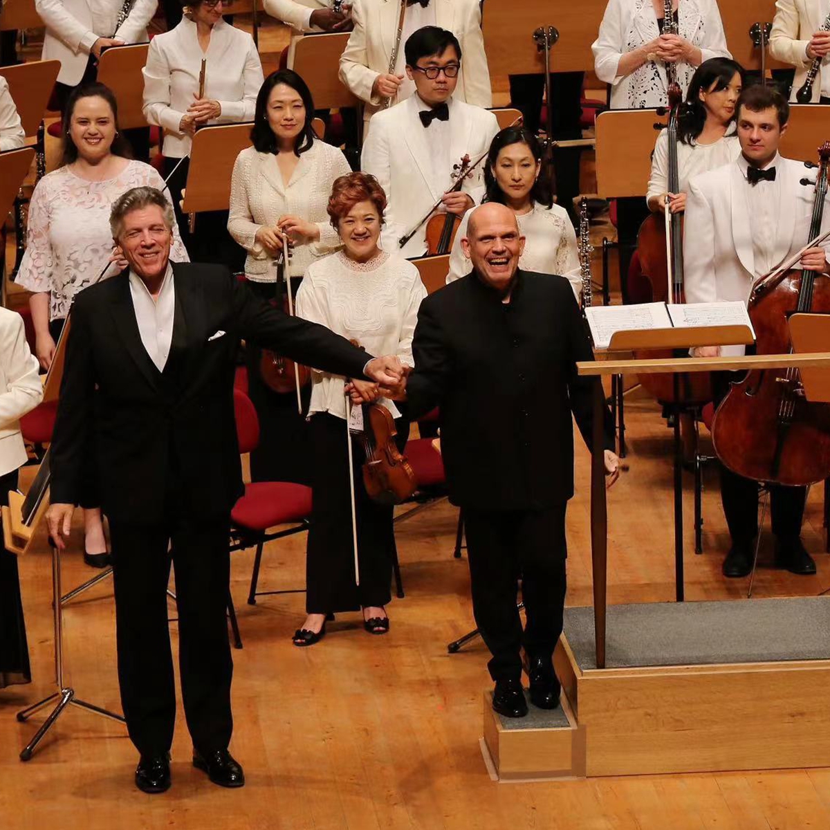 Conductor Jaap van Zwenden (right) and Britone Thomas Hampson Photo: Courtesy of Shanghai Symphony Orchestra